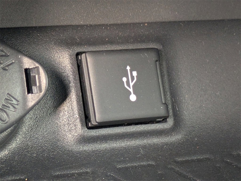 Used 2022 Toyota RAV4 XLE image 25