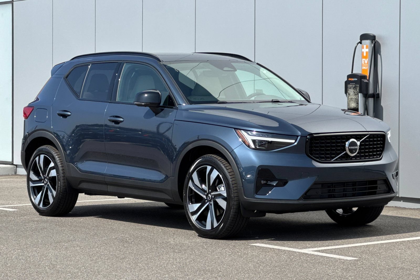 New 2026 Volvo XC40 B5 Ultra w/ Climate Package AWD/4WD image 7