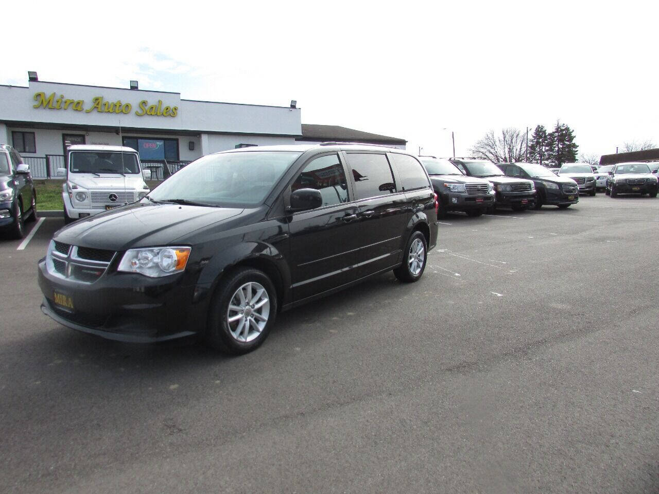 Used 2015 Dodge Grand Caravan SXT FWD image 2