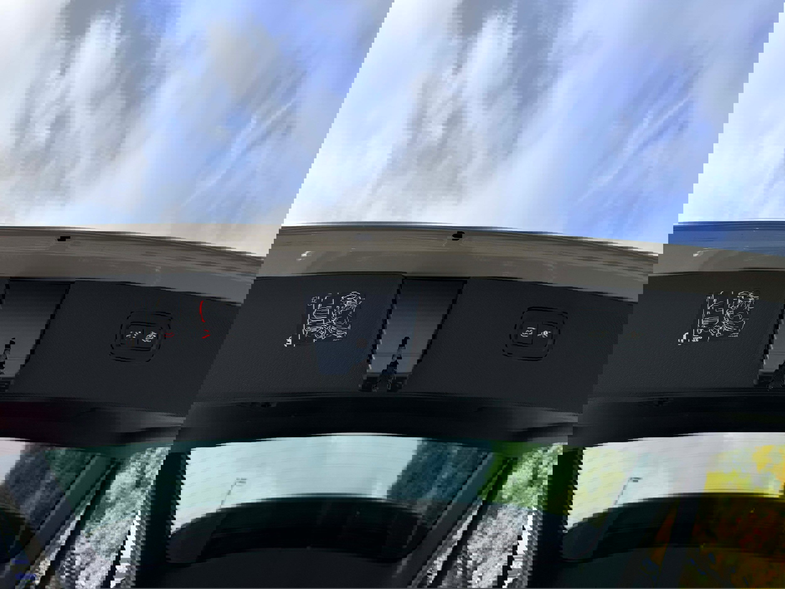 Certified 2025 Volvo XC90 B6 Ultra image 29