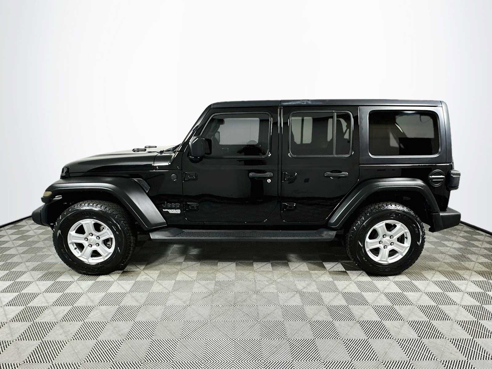 Used 2019 Jeep Wrangler Unlimited Sport S AWD/4WD image 4