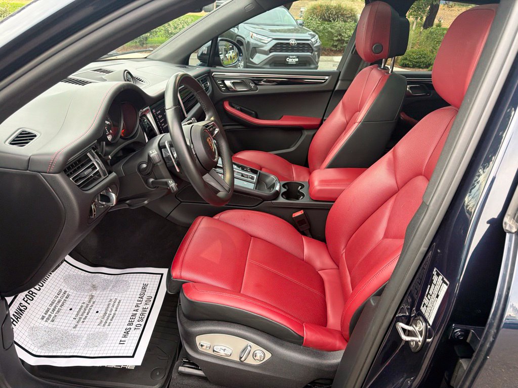Used 2023 Porsche Macan Turbo AWD/4WD image 24