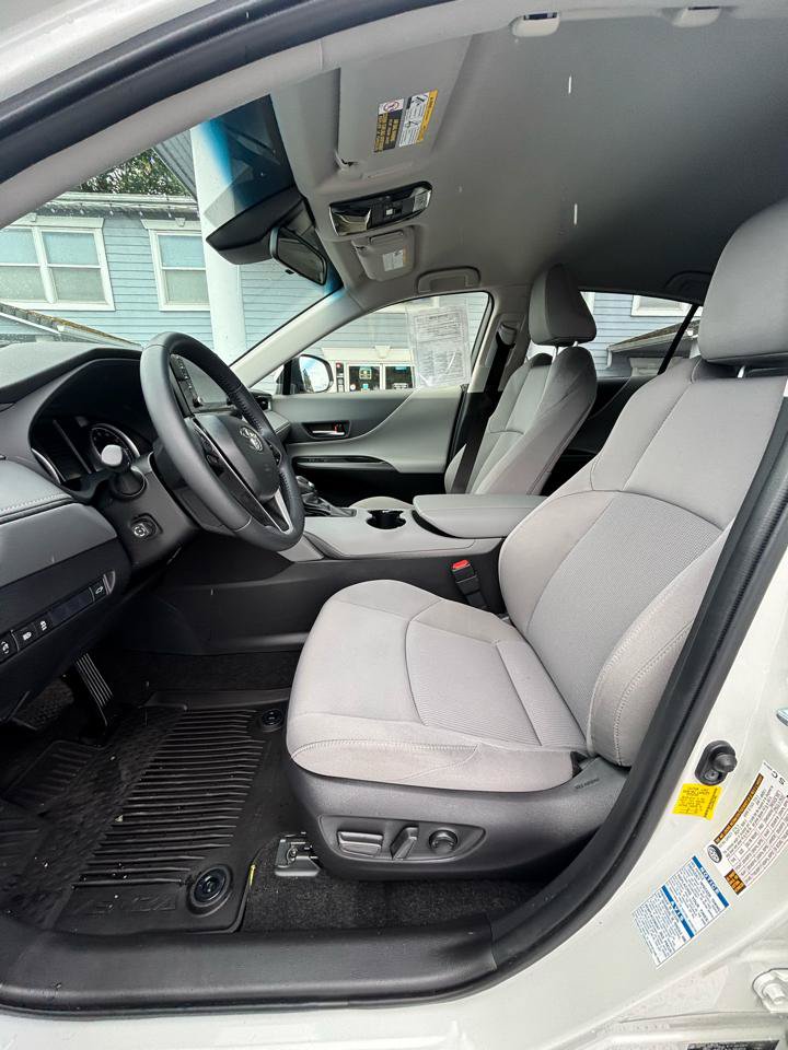 Used 2021 Toyota Venza LE AWD/4WD image 9