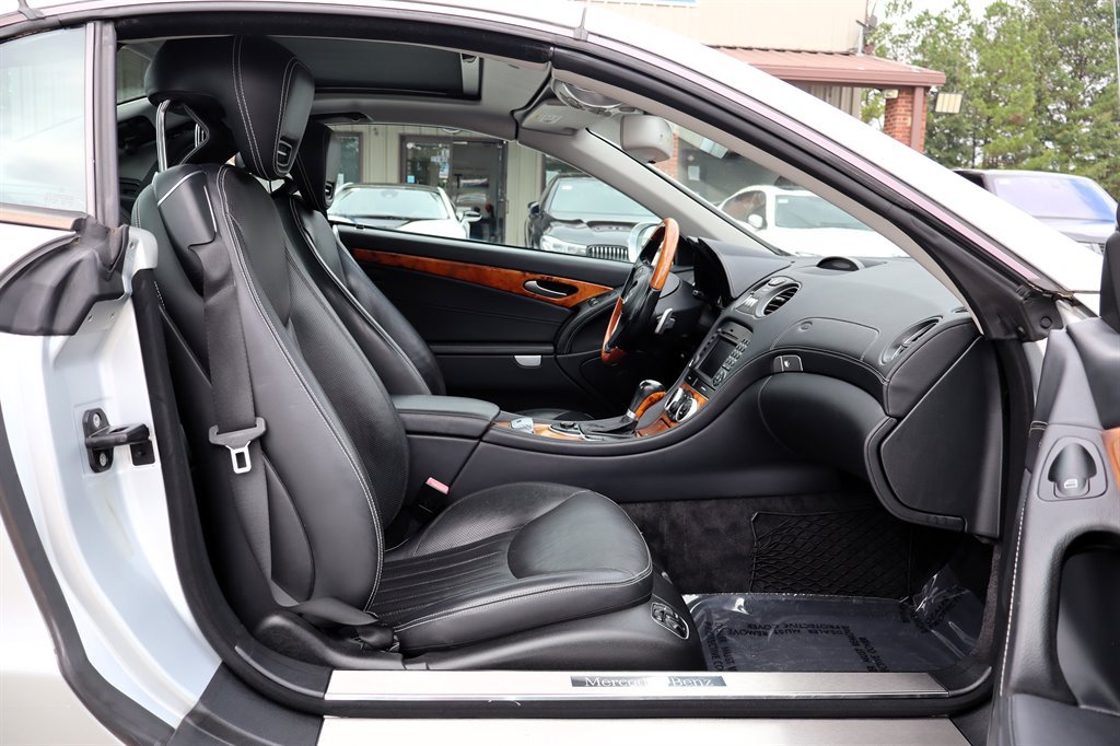 Used 2011 Mercedes-Benz SL 550 image 22