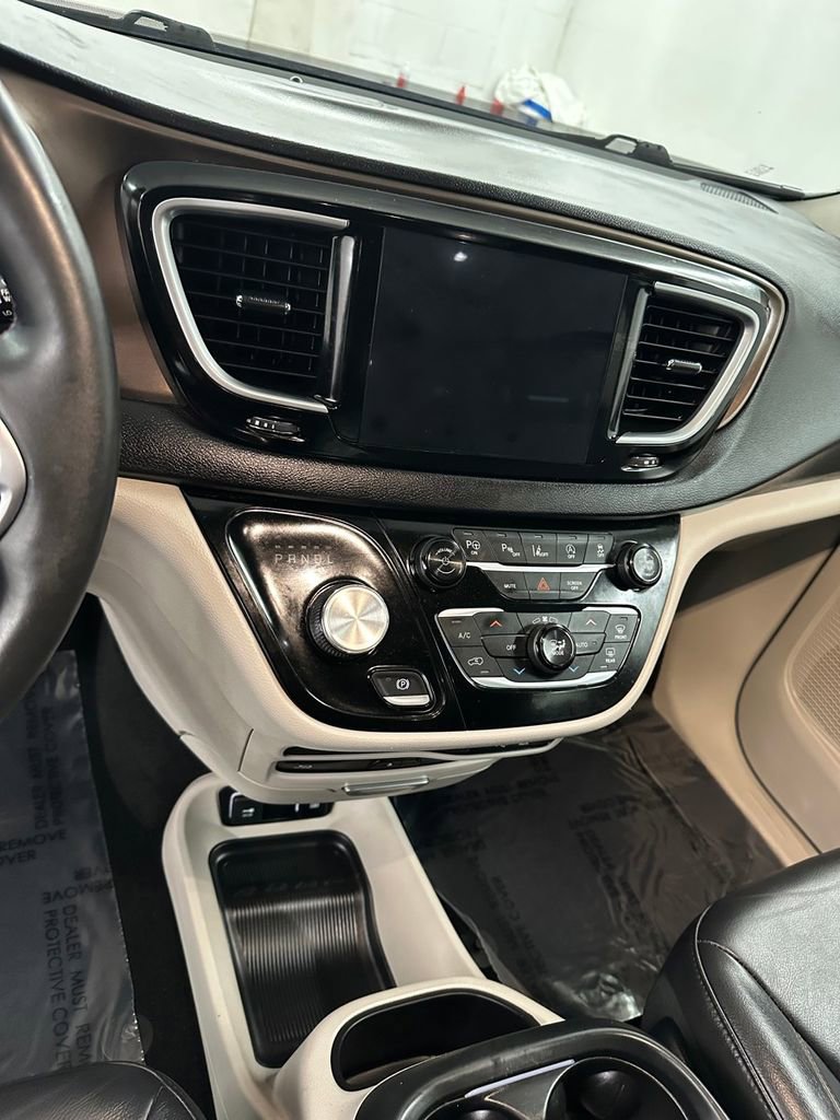 Used 2018 Chrysler Pacifica Touring-L Plus w/ Advanced Safetytec Group image 16