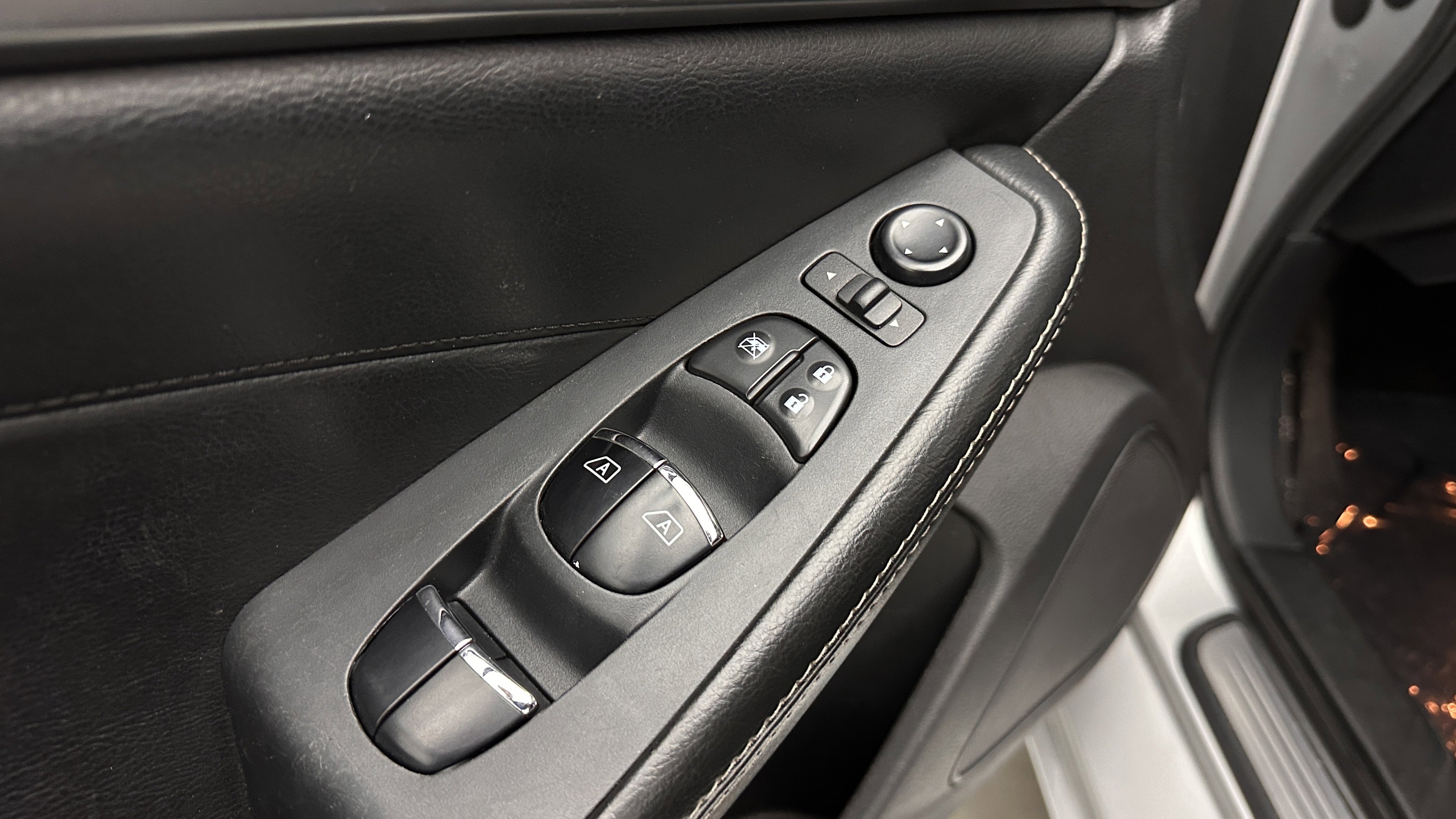 Used 2020 Nissan Maxima 3.5 SV w/ Floor Mat Group FWD image 11