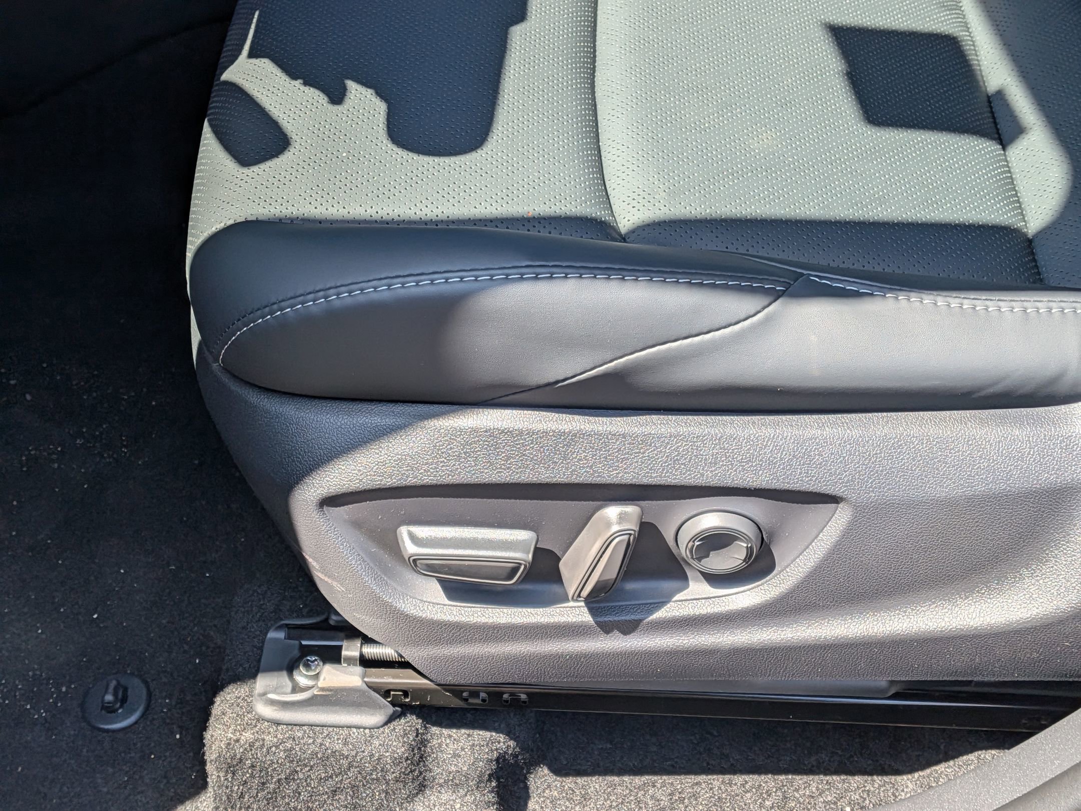 New 2026 Subaru Solterra Premium AWD/4WD image 18