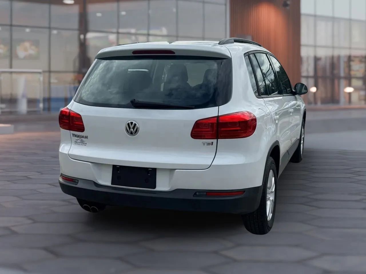 Used 2017 Volkswagen Tiguan S image 14