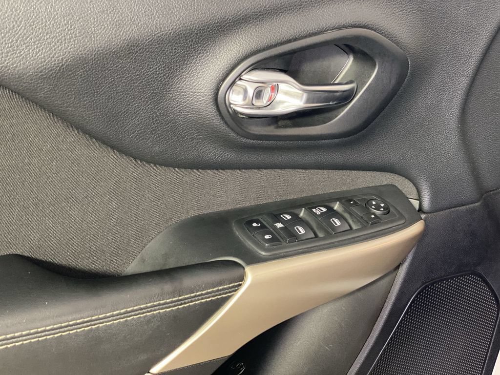 Used 2017 Jeep Cherokee Sport FWD image 26
