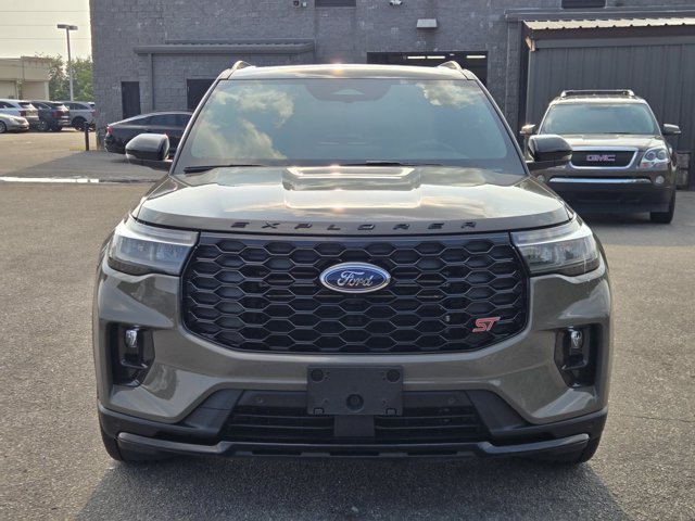 Used 2026 Ford Explorer ST w/ Sun And Sound Package RWD image 2