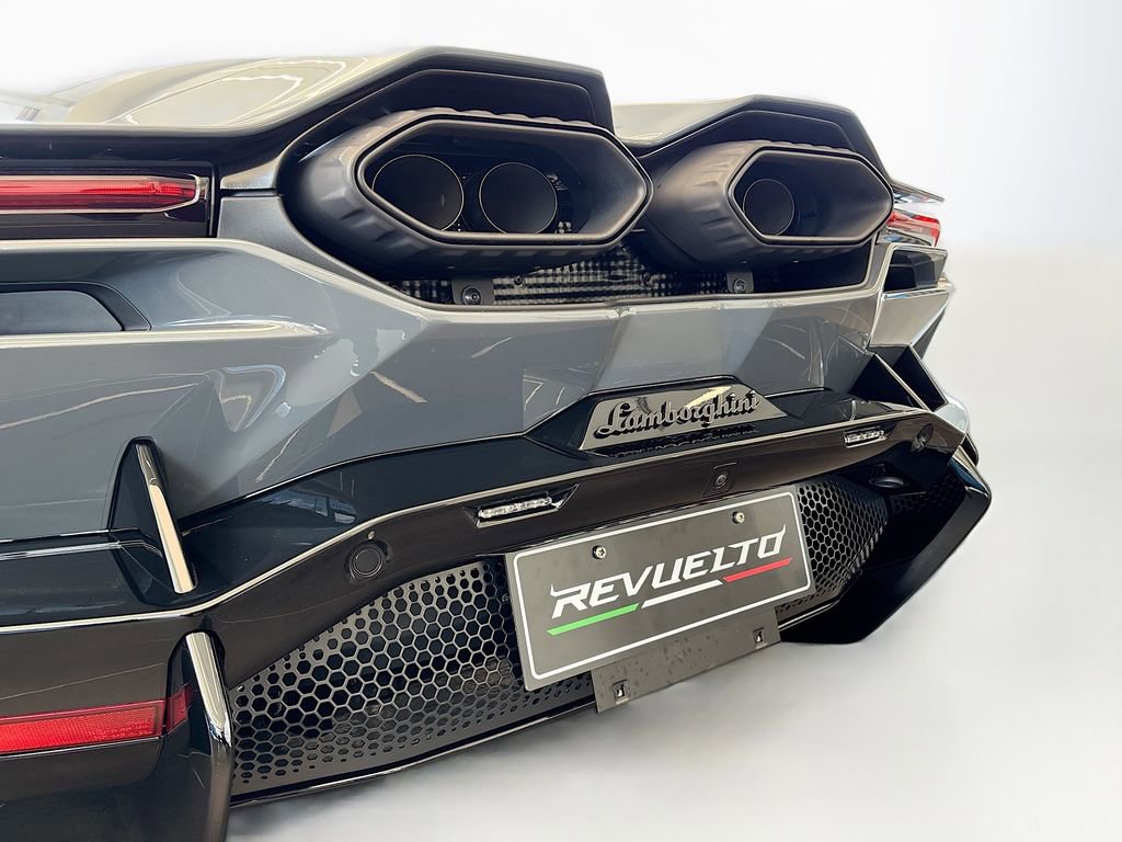 Used 2024 Lamborghini Revuelto image 31
