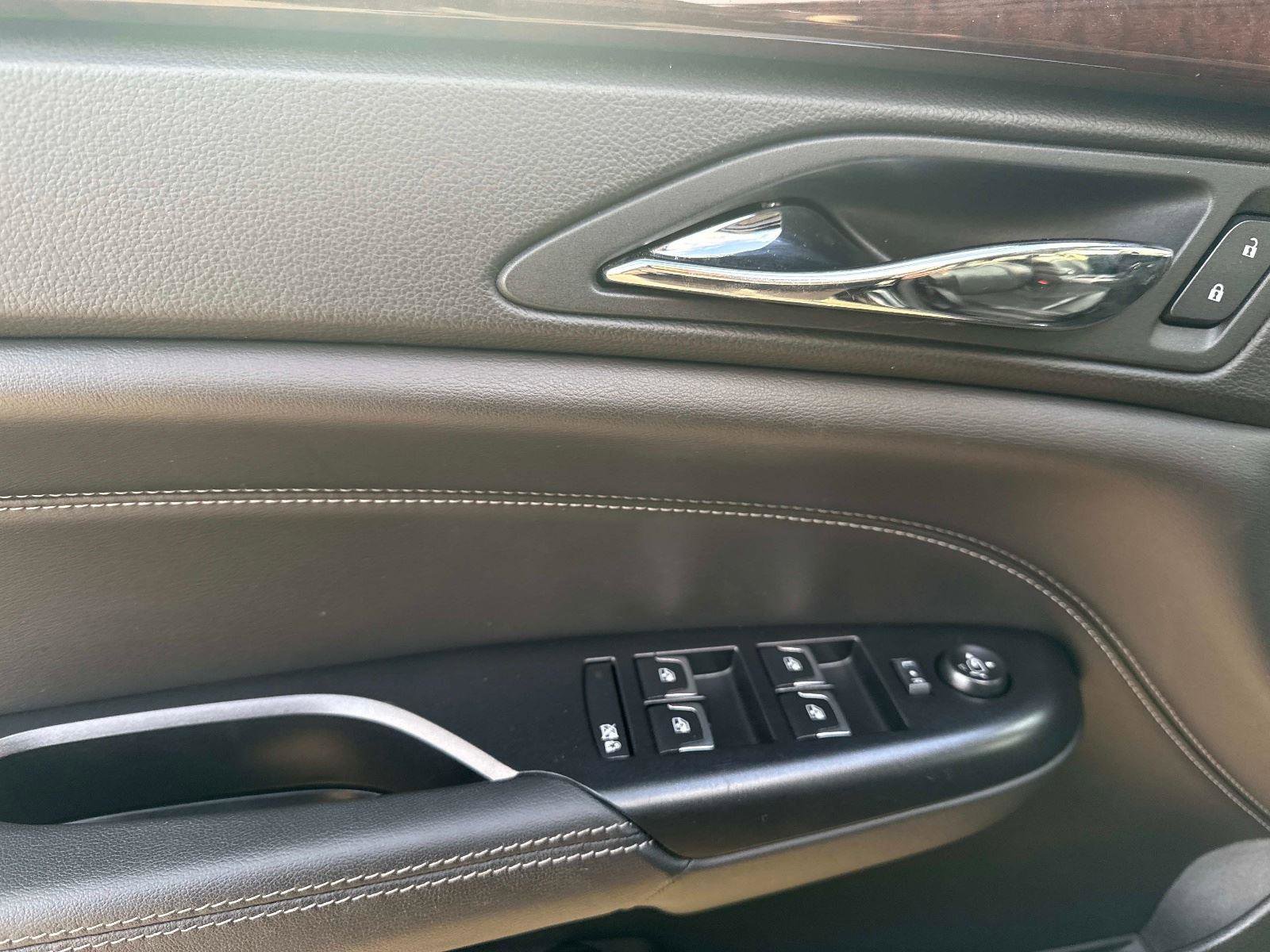 Used 2016 Cadillac SRX Luxury w/ Driver Awareness Package image 18