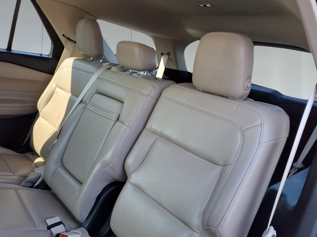 Used 2020 Ford Explorer XLT w/ Equipment Group 202A image 11