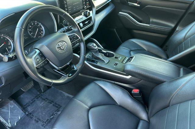 Used 2021 Toyota Highlander XLE FWD image 10