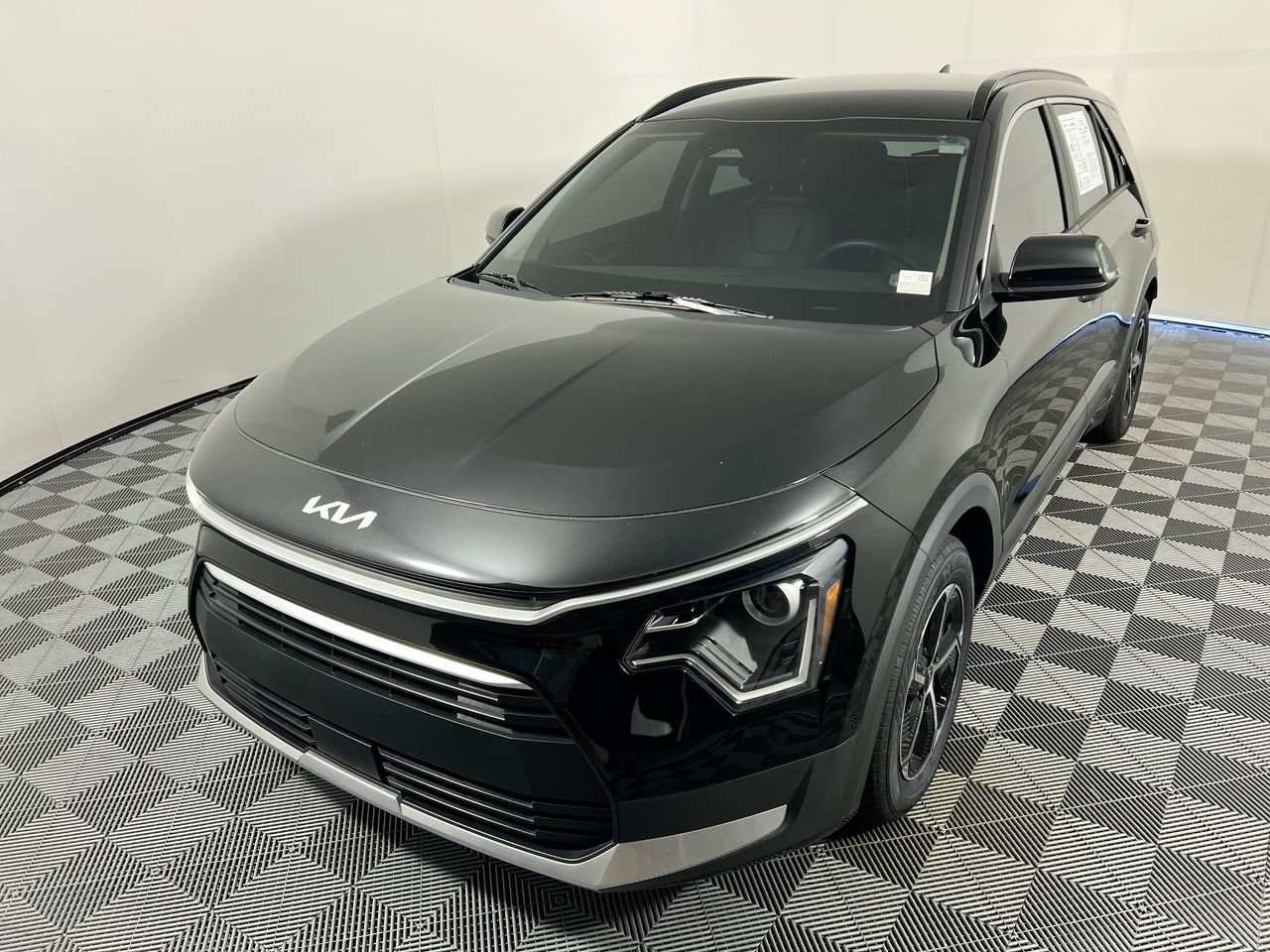 Certified 2024 Kia Niro EX FWD image 7