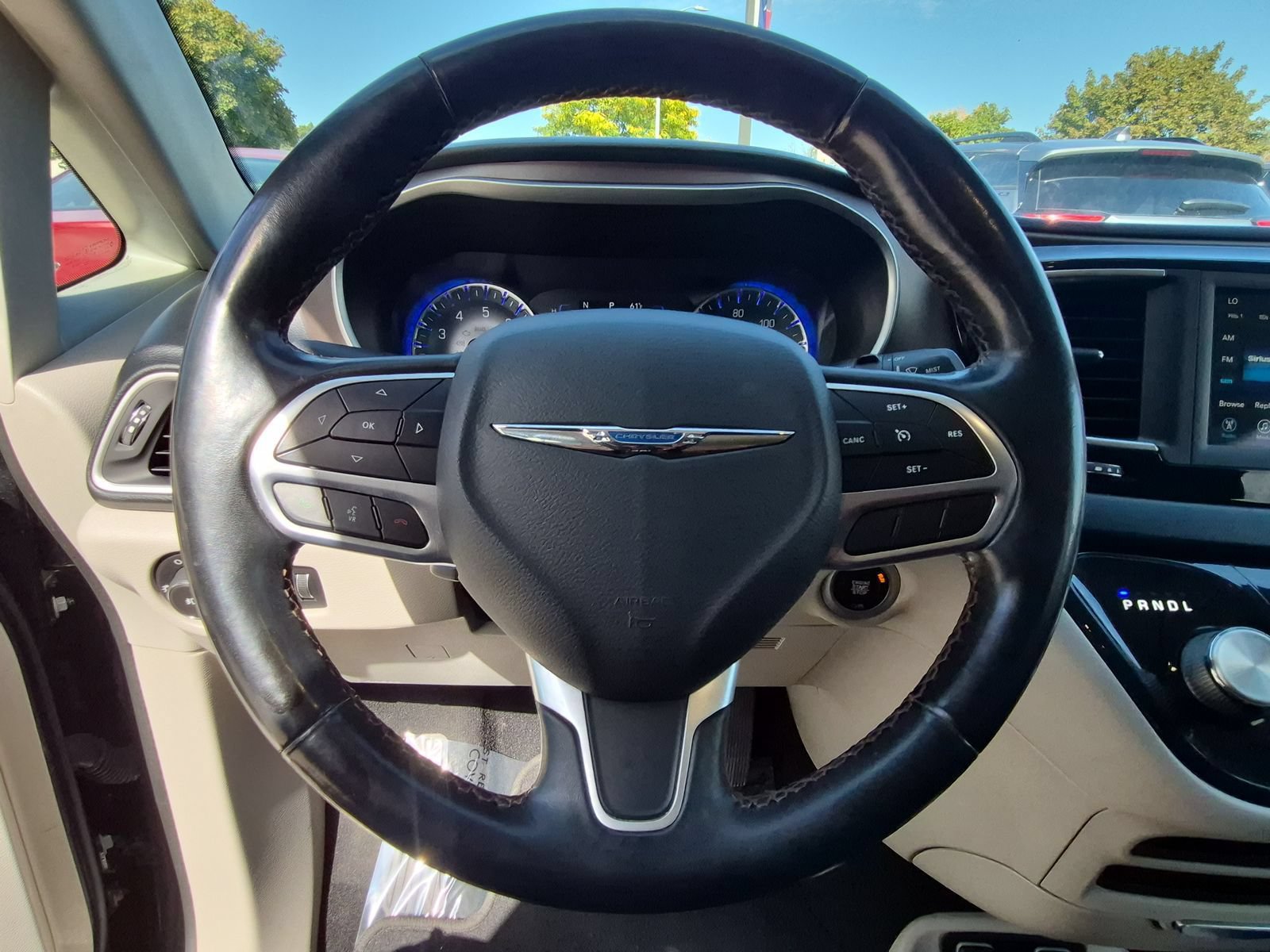 Used 2019 Chrysler Pacifica Touring-L FWD image 23