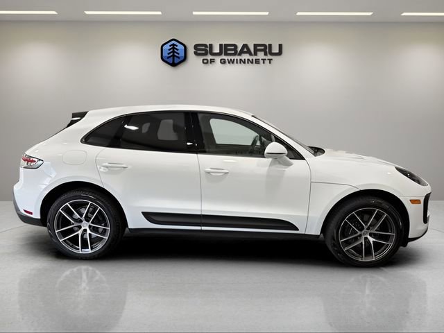 Used 2025 Porsche Macan AWD/4WD image 6