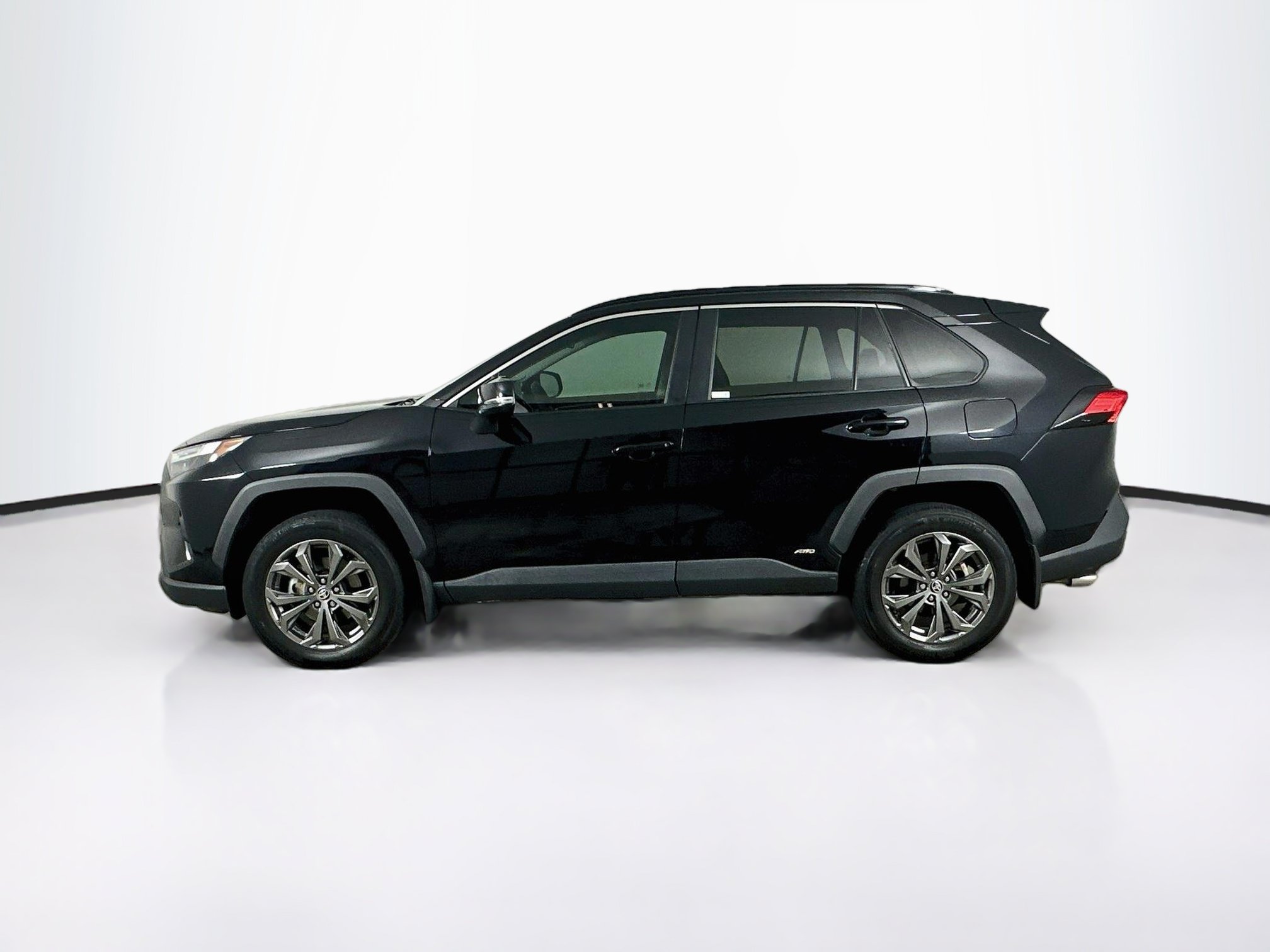 Used 2024 Toyota RAV4 XLE Premium AWD/4WD image 4