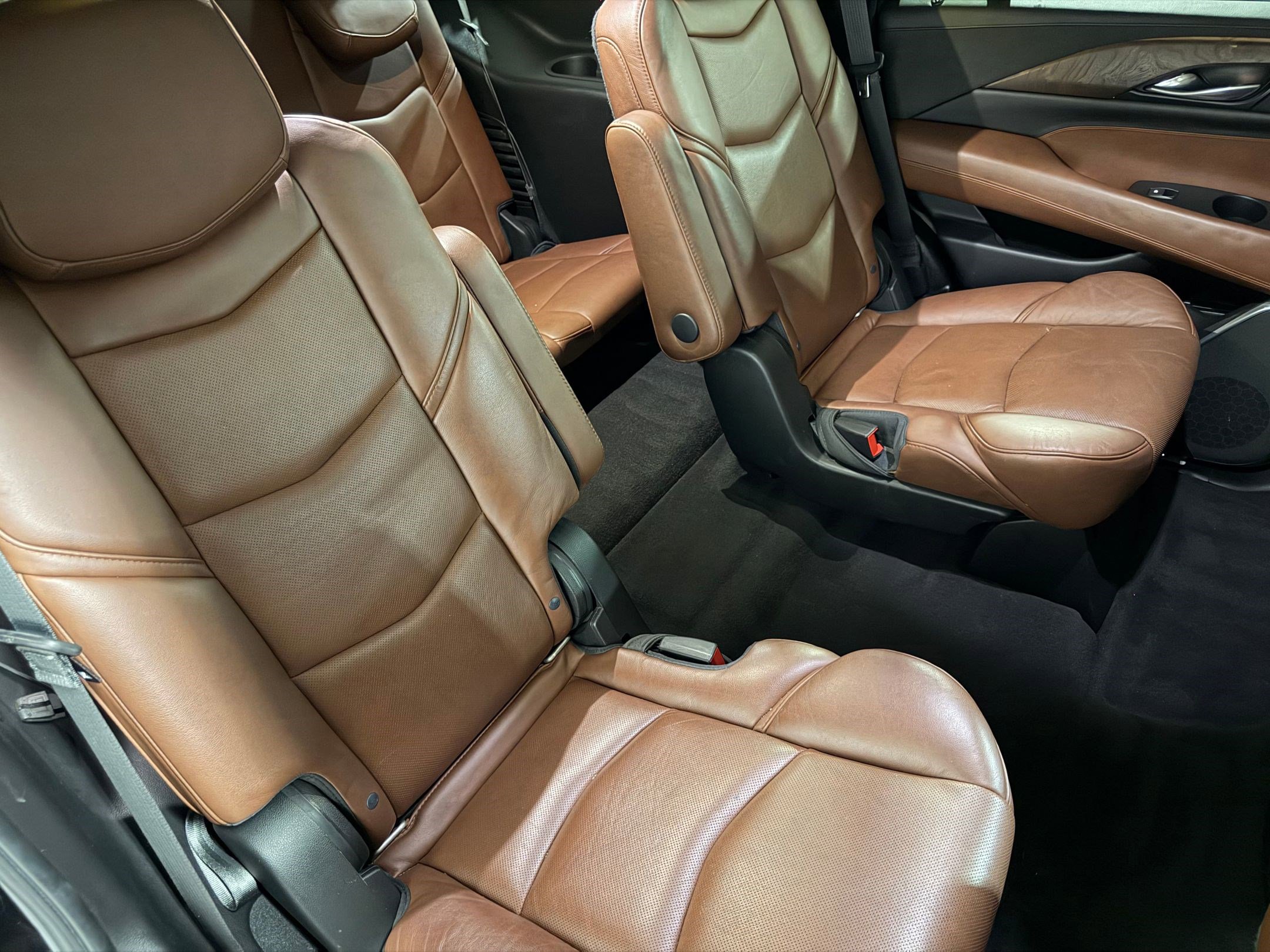 Used 2019 Cadillac Escalade Premium Luxury w/ LPO, Radiant Package AWD/4WD image 47