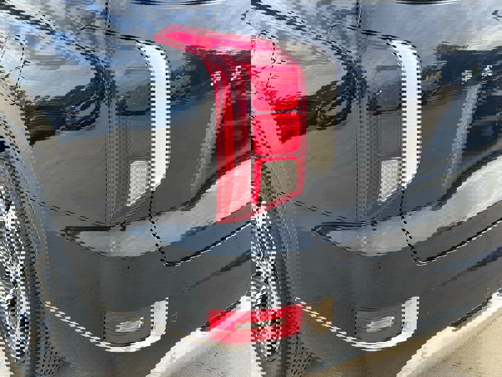 Used 2022 Hyundai Palisade Calligraphy w/ Cargo Package image 12