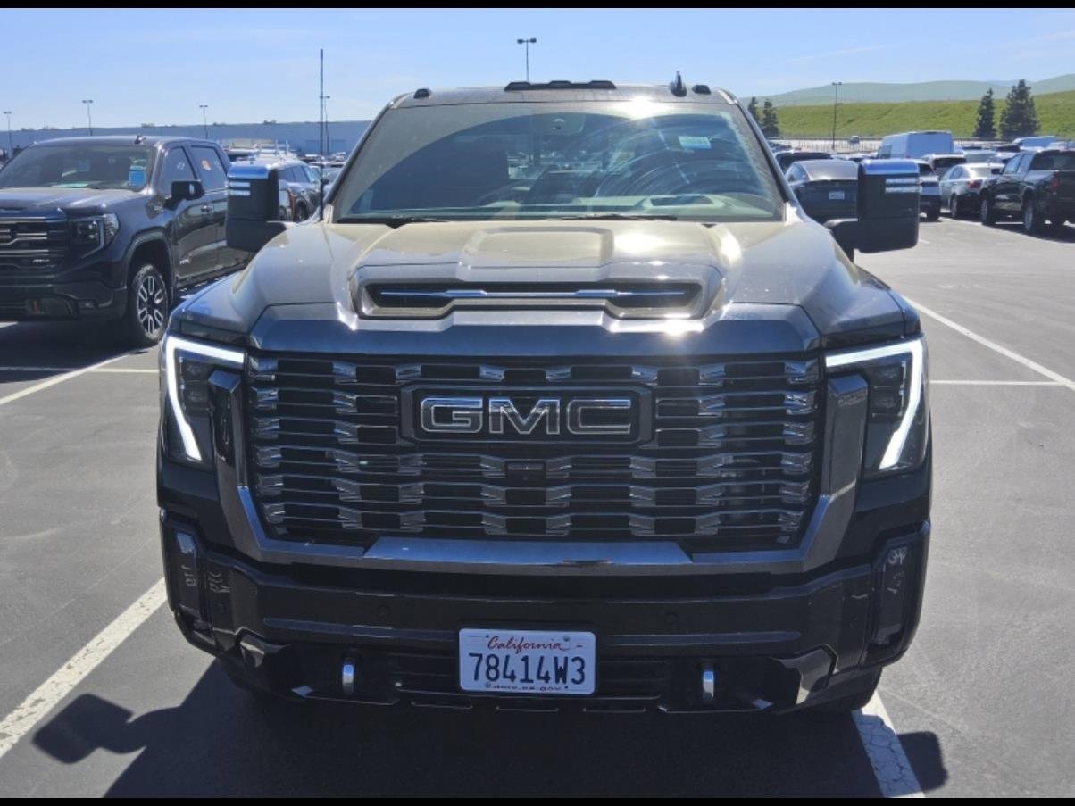 Used 2024 GMC Sierra 3500 Denali Ultimate AWD/4WD image 9