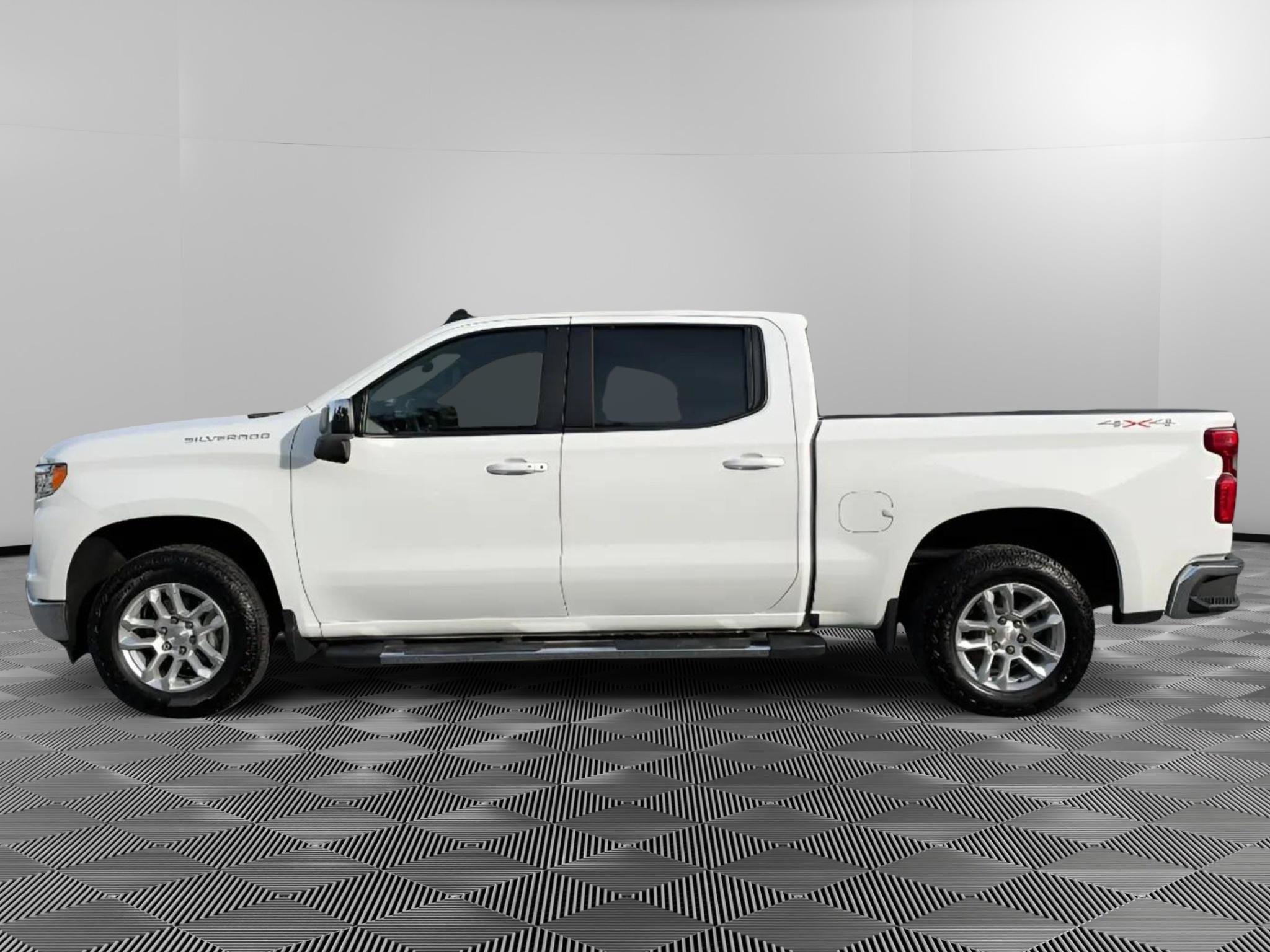 Used 2023 Chevrolet Silverado 1500 LT AWD/4WD image 5