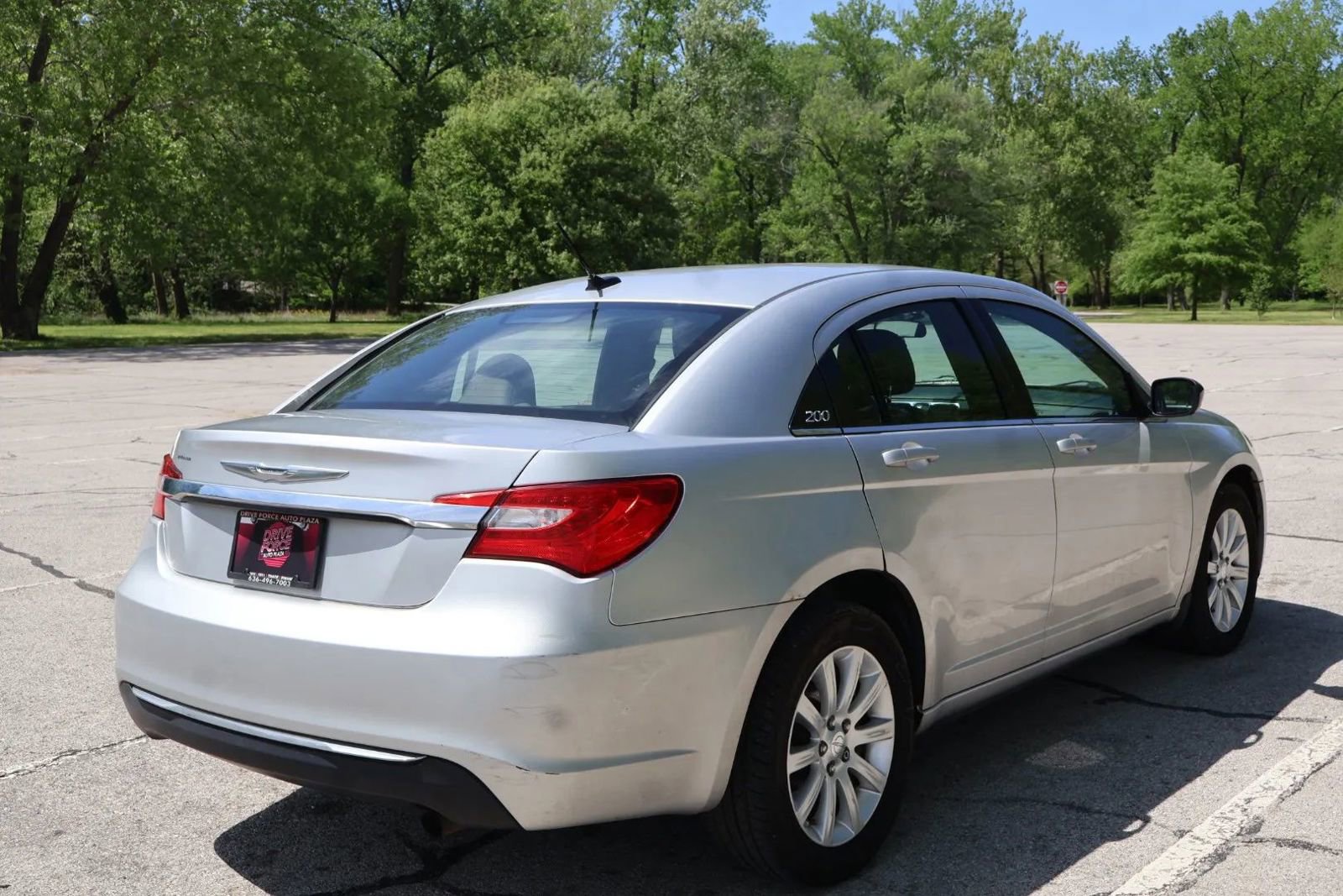 Used 2012 Chrysler 200 Touring FWD image 5