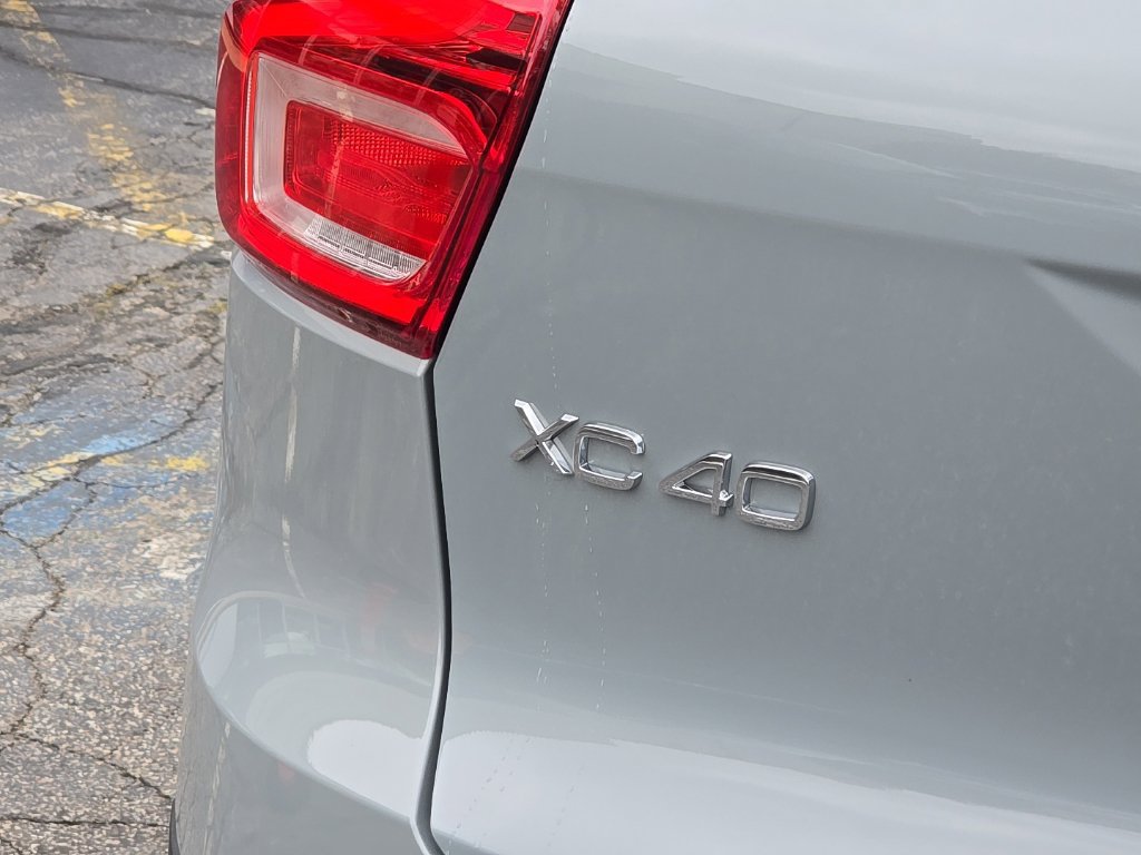 Certified 2025 Volvo XC40 B5 Ultra AWD/4WD image 11