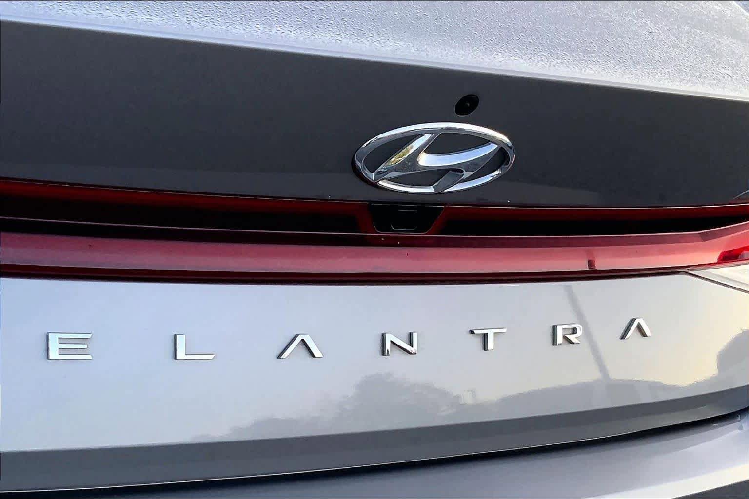Used 2022 Hyundai Elantra SEL w/ Convenience Package FWD image 30