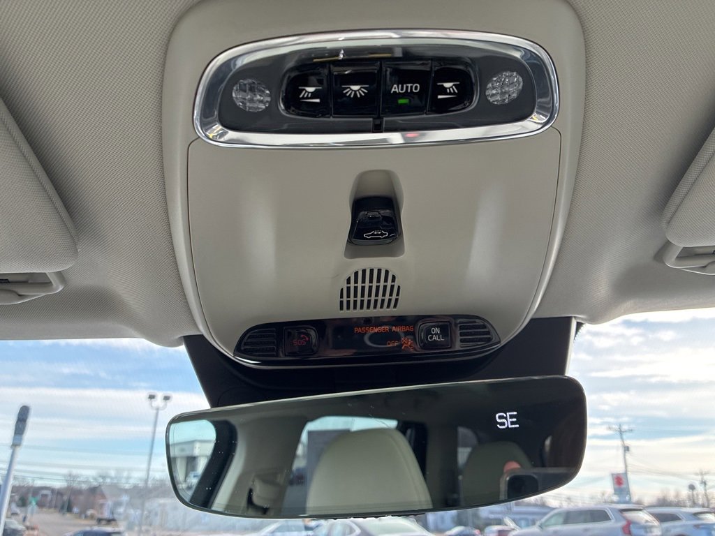 Used 2017 Volvo XC90 T6 Momentum w/ Vision Package image 24