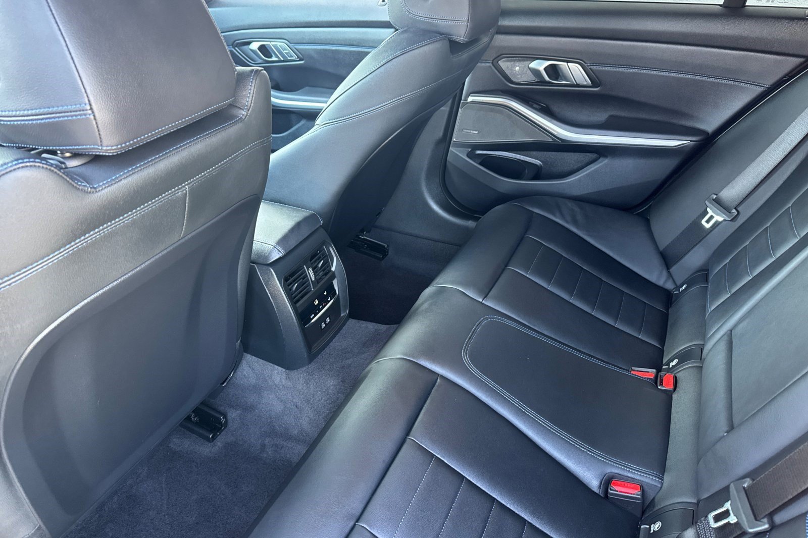 Used 2026 BMW M340i Sedan w/ Premium Package RWD image 26
