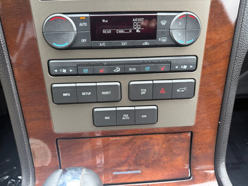 Used 2014 Lincoln Navigator 4WD image 19