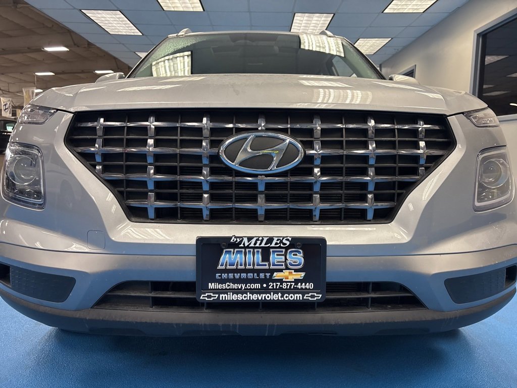 Used 2025 Hyundai Venue SEL image 14
