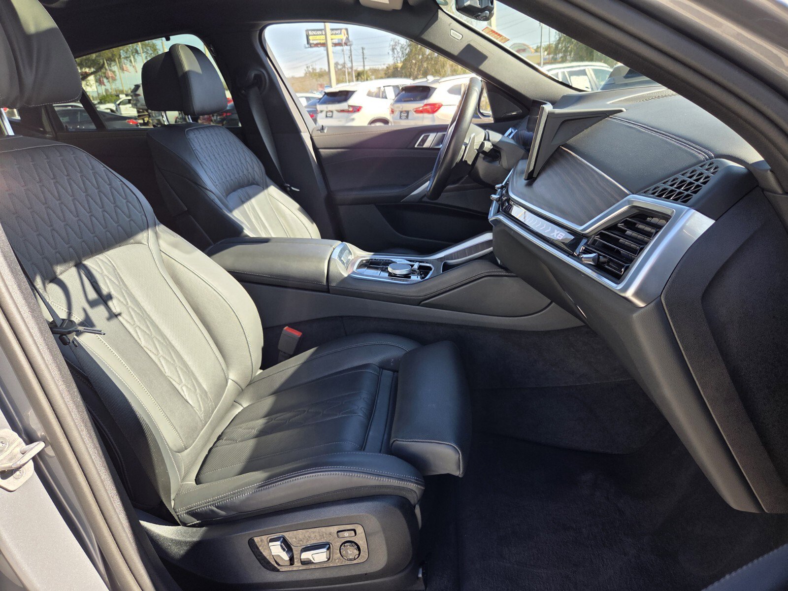 Certified 2024 BMW X6 xDrive40i w/ Premium Package image 17