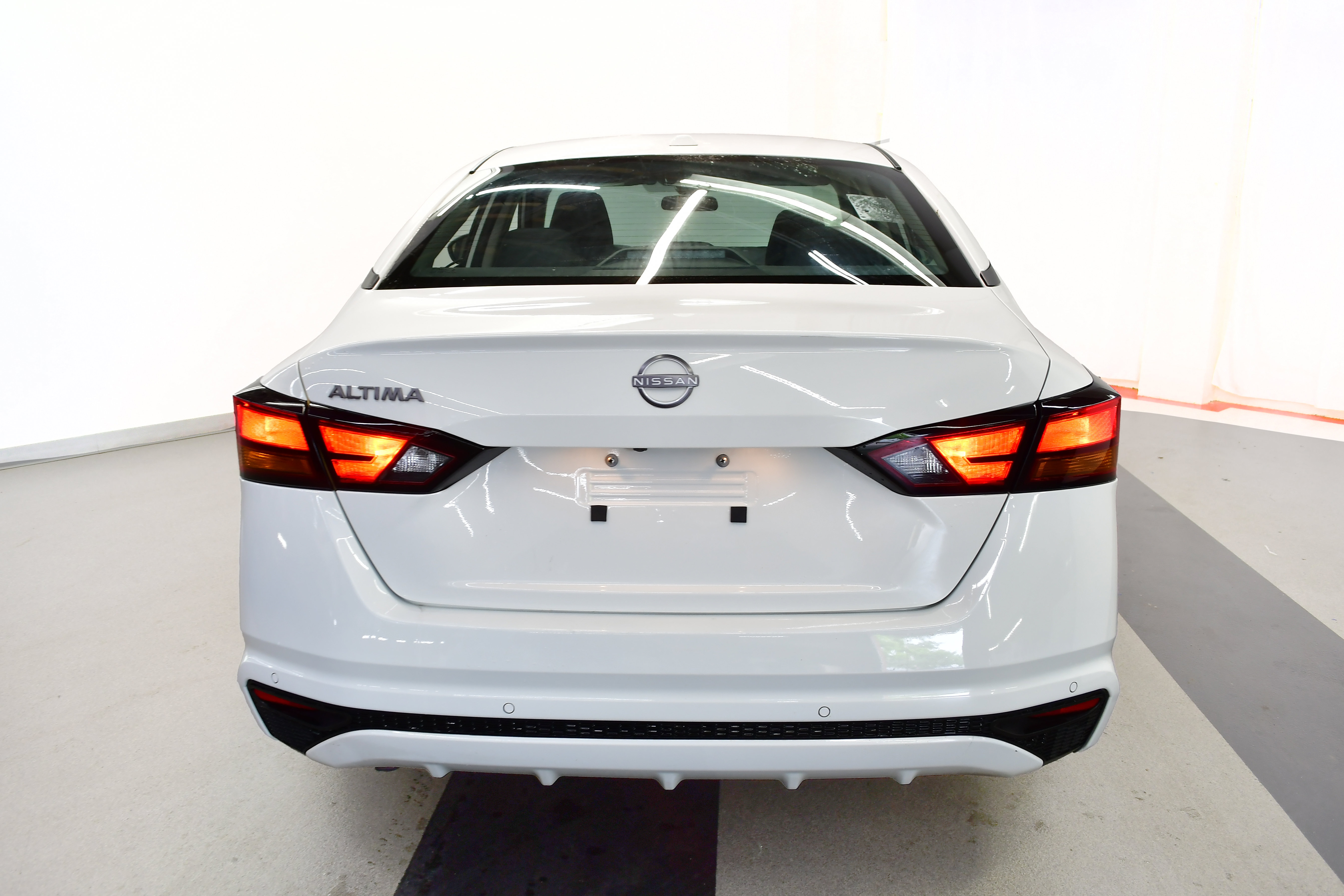Used 2025 Nissan Altima 2.5 SV FWD image 6