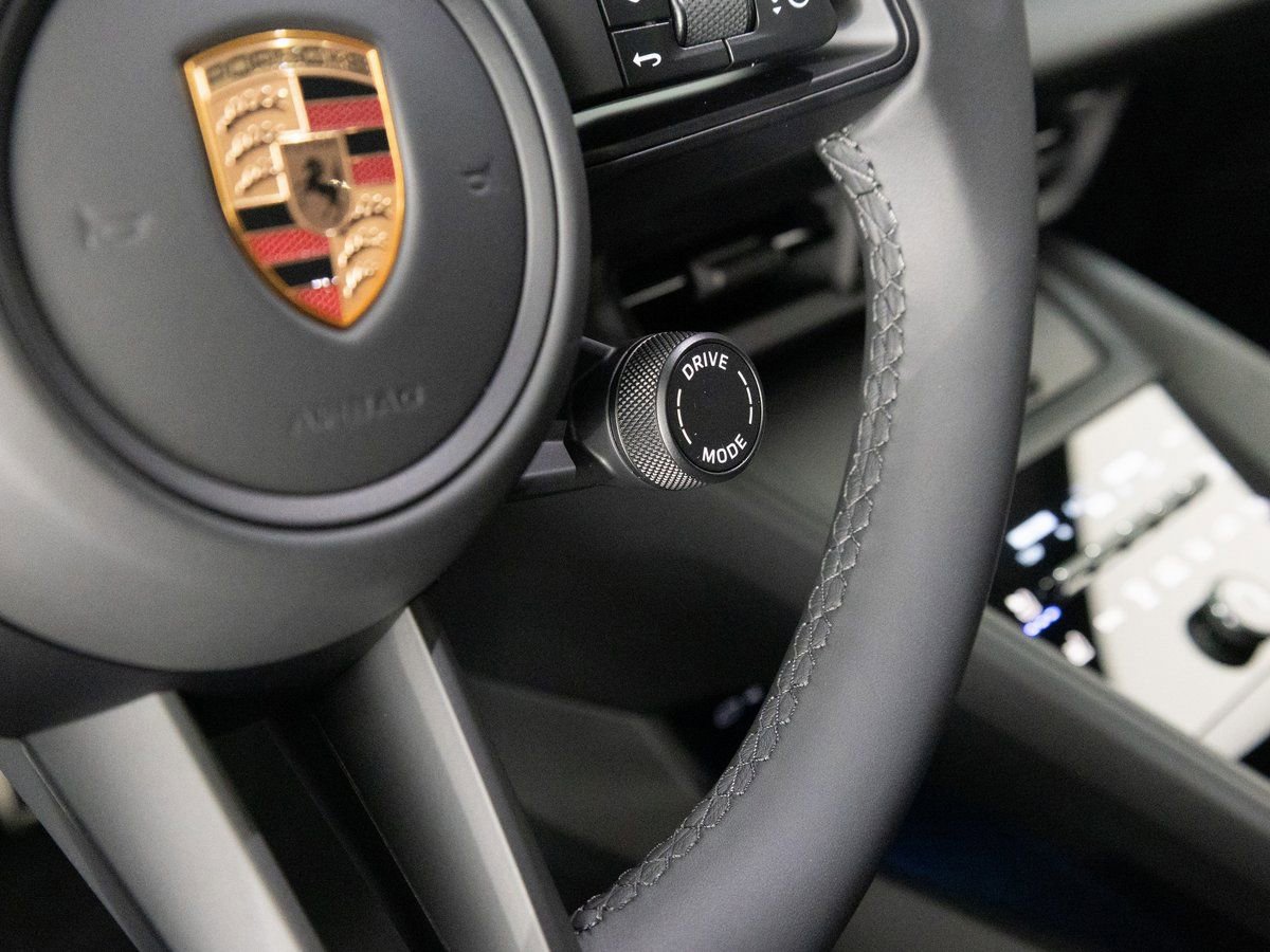 New 2025 Porsche Macan 4S Electric image 17