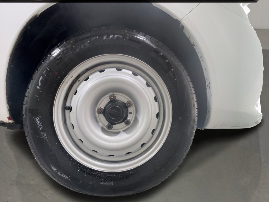 Used 2020 Nissan NV200 S image 38