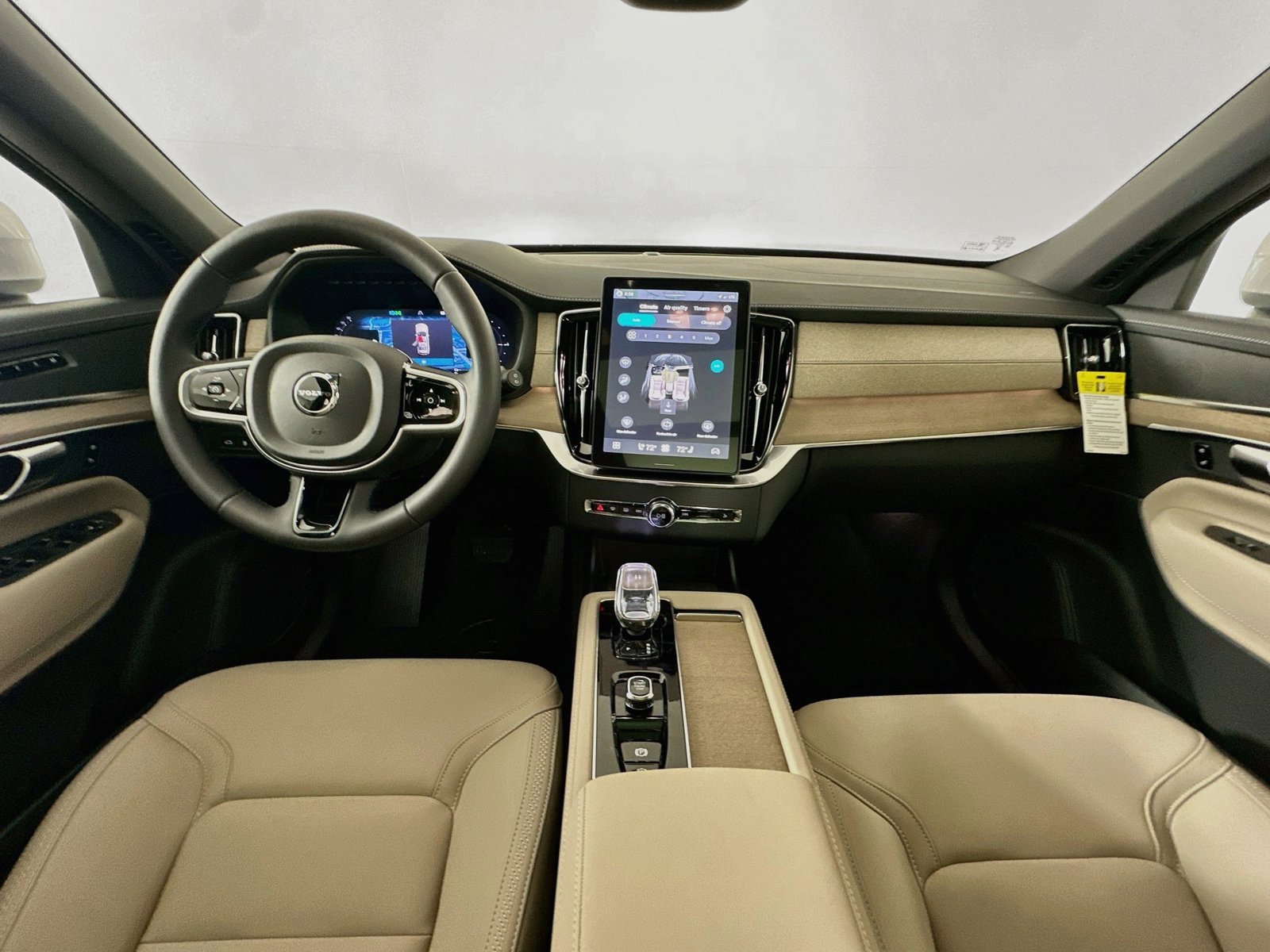New 2026 Volvo XC90 T8 Plus w/ Protection Package Premier AWD/4WD image 14