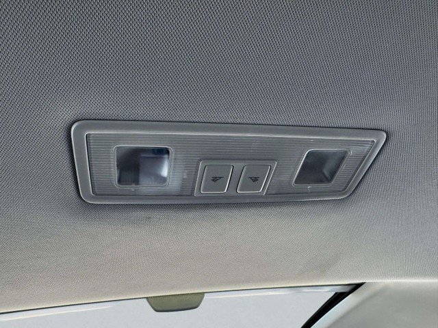 Used 2017 Volkswagen Golf SE image 39