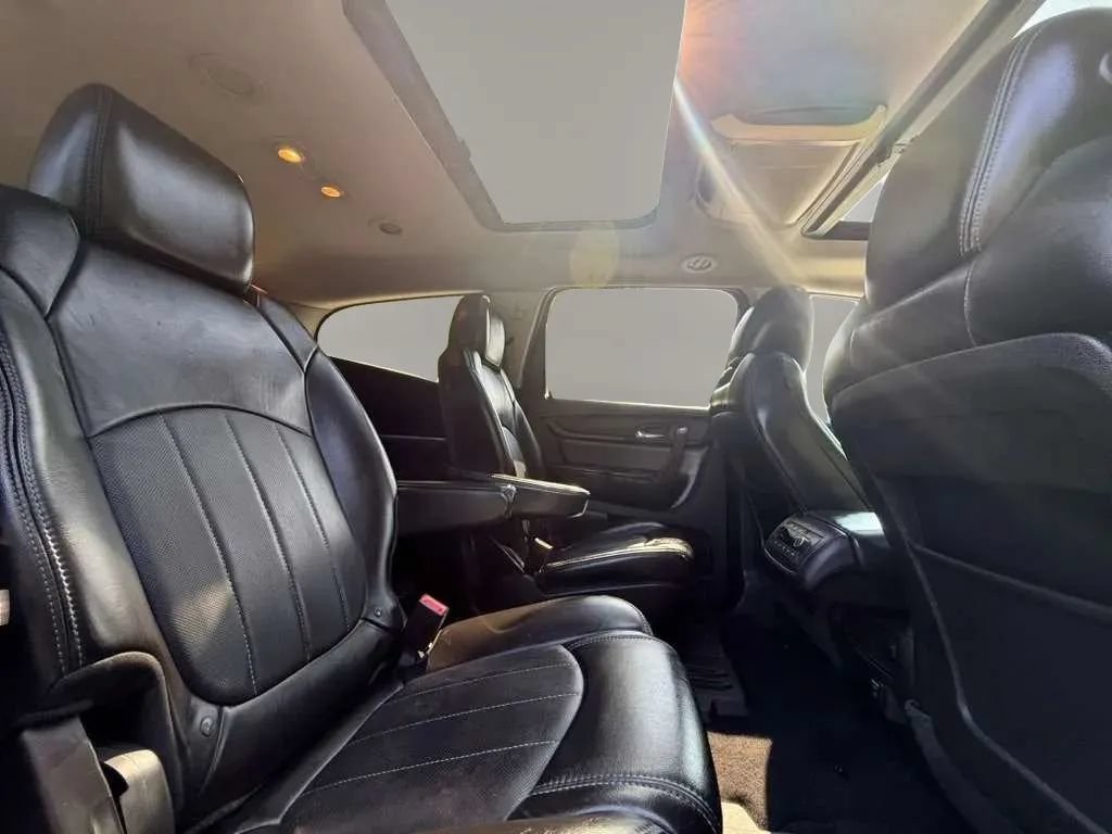 Used 2014 Chevrolet Traverse LTZ FWD image 15