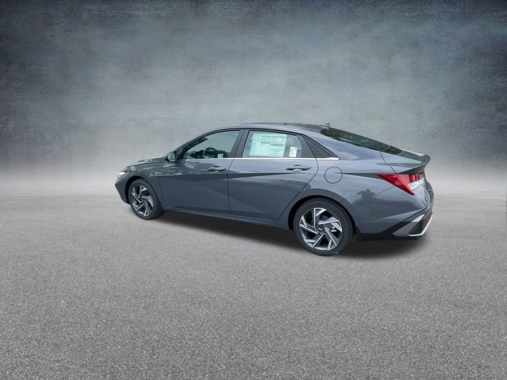 New 2025 Hyundai Elantra Limited image 15