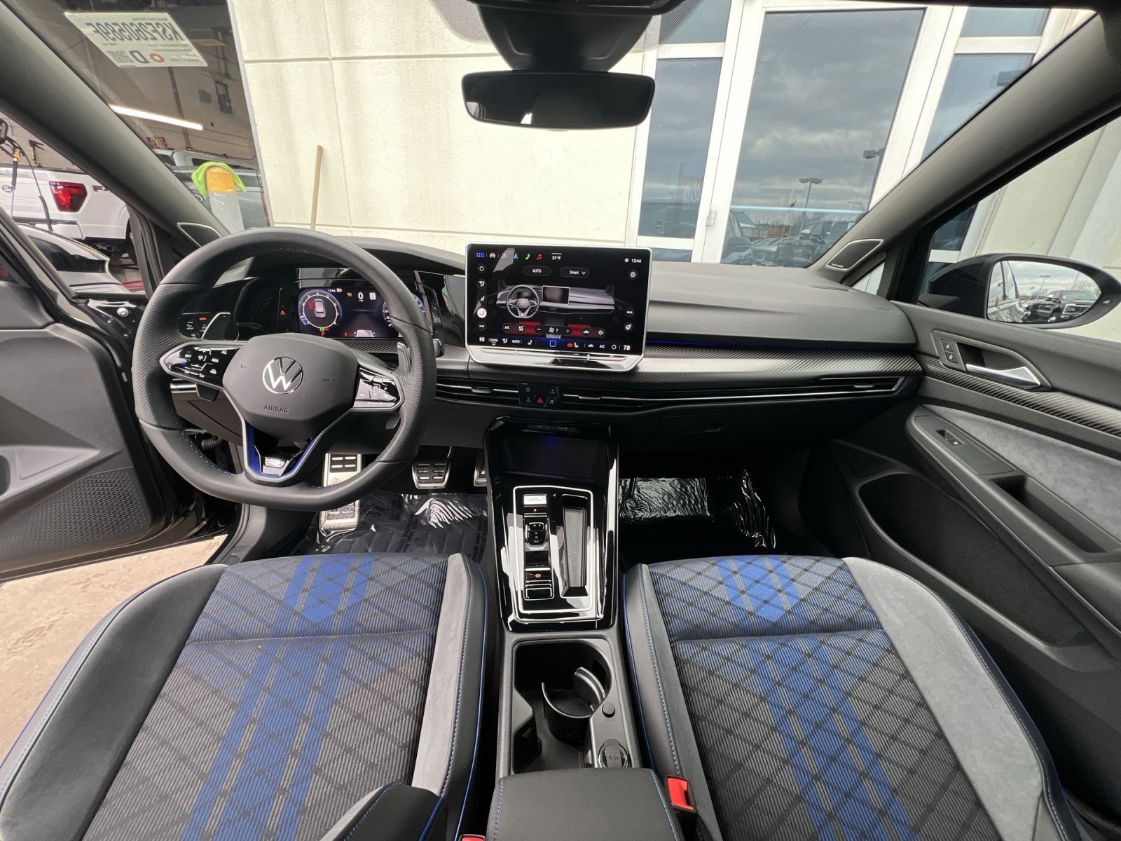 Used 2025 Volkswagen Golf R Black Edition image 23