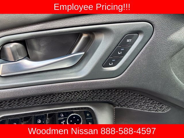 Used 2025 Nissan Ariya AWD image 16