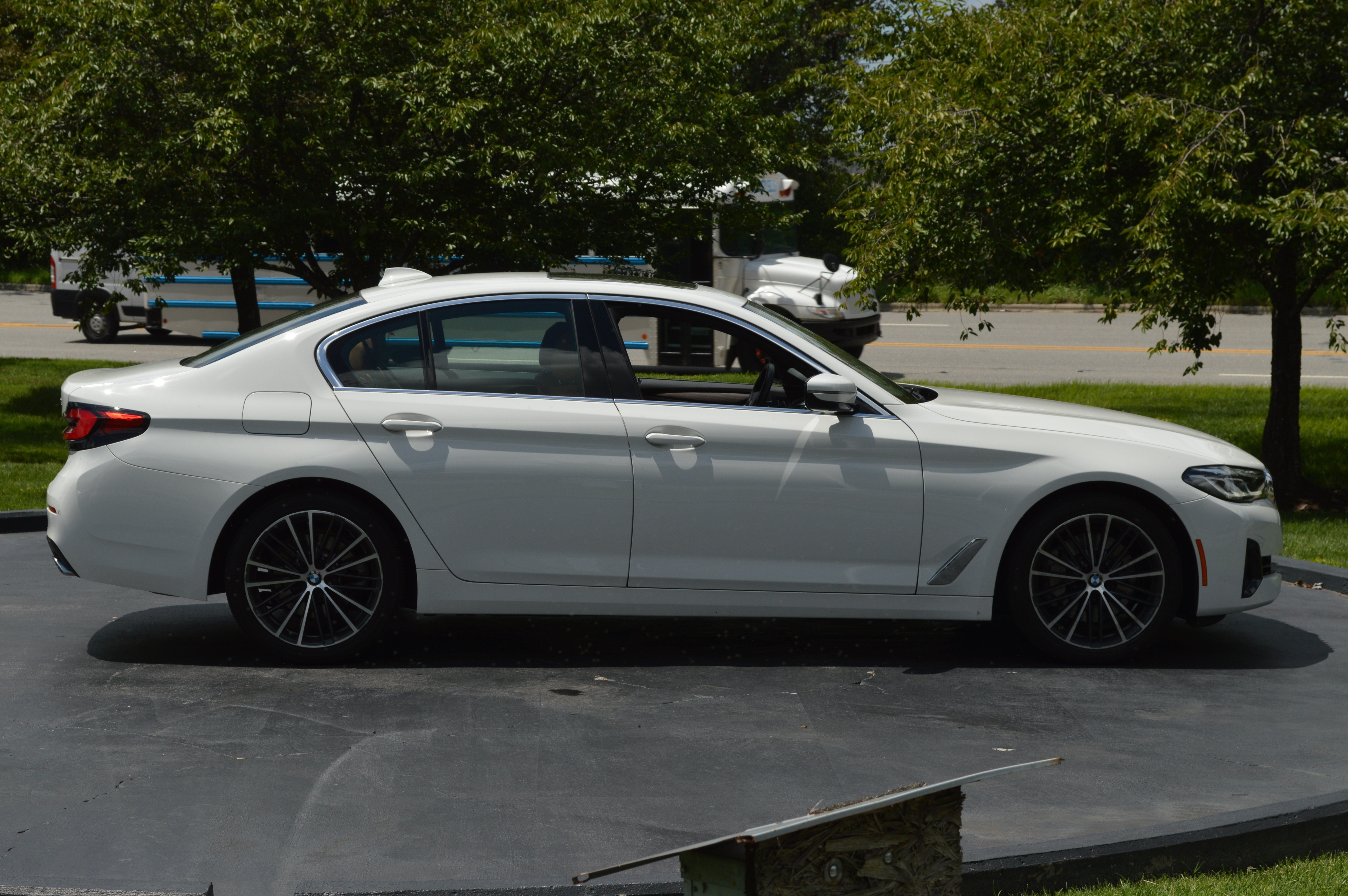 Certified 2023 BMW 530i xDrive w/ Premium Package AWD/4WD image 12