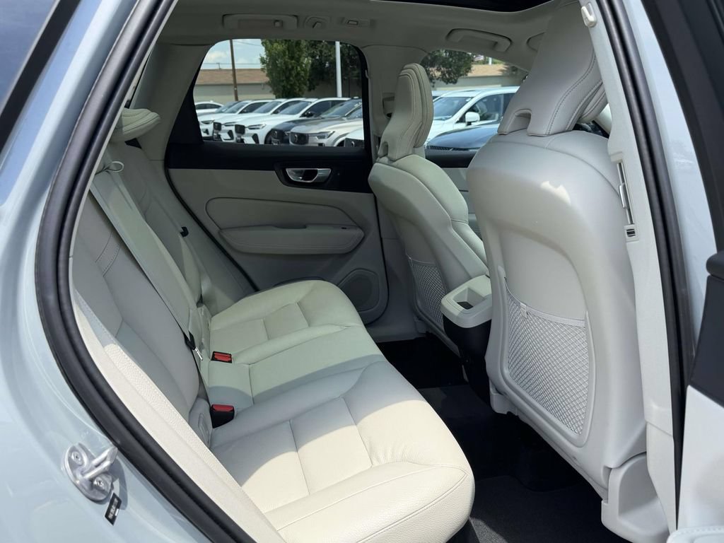 Used 2024 Volvo XC60 B5 Plus AWD/4WD image 13