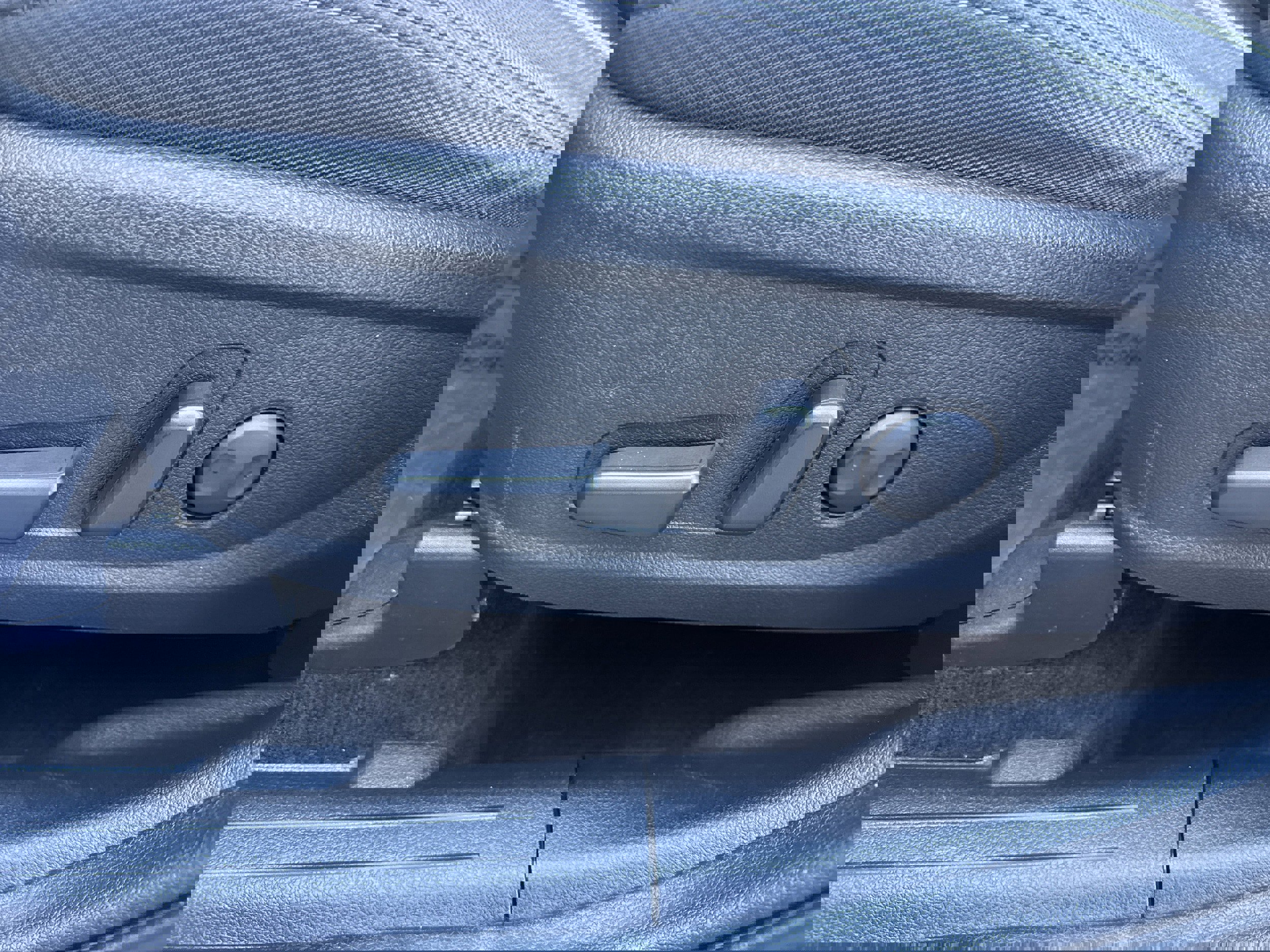 Used 2021 Hyundai Santa Fe SEL w/ Convenience Package image 6