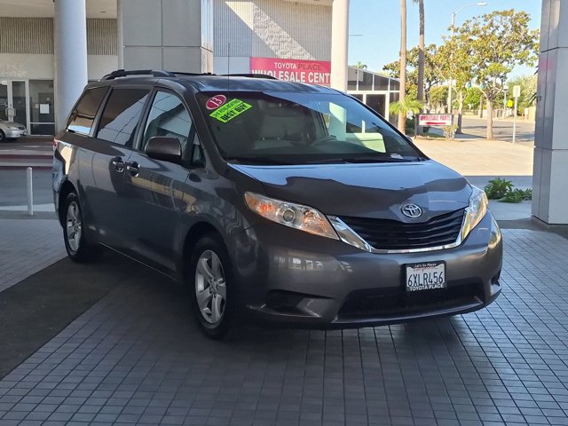 Used 2013 Toyota Sienna LE w/ Towing Pkg FWD image 3