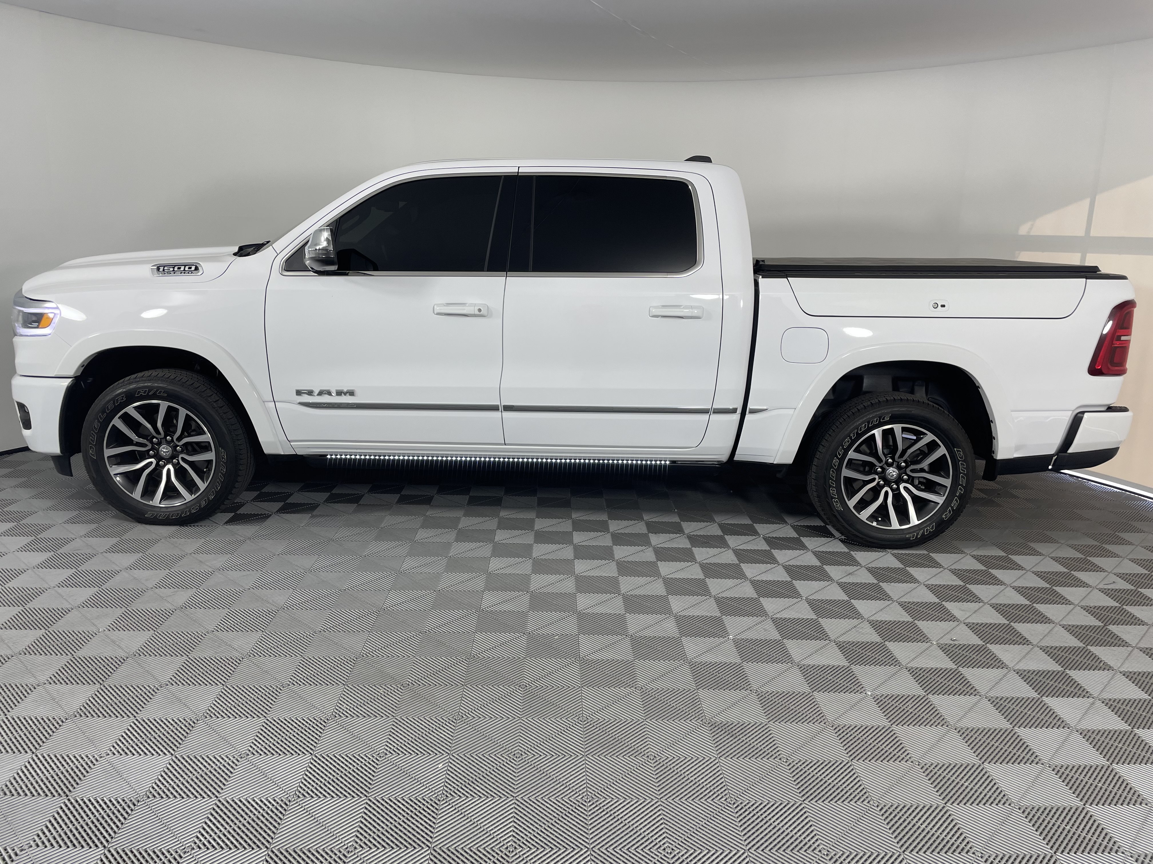 Used 2025 RAM 1500 Limited AWD/4WD image 2