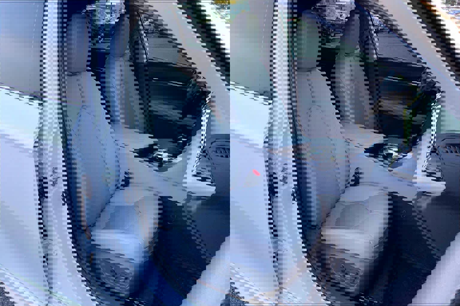 Used 2020 Toyota Camry XSE image 9