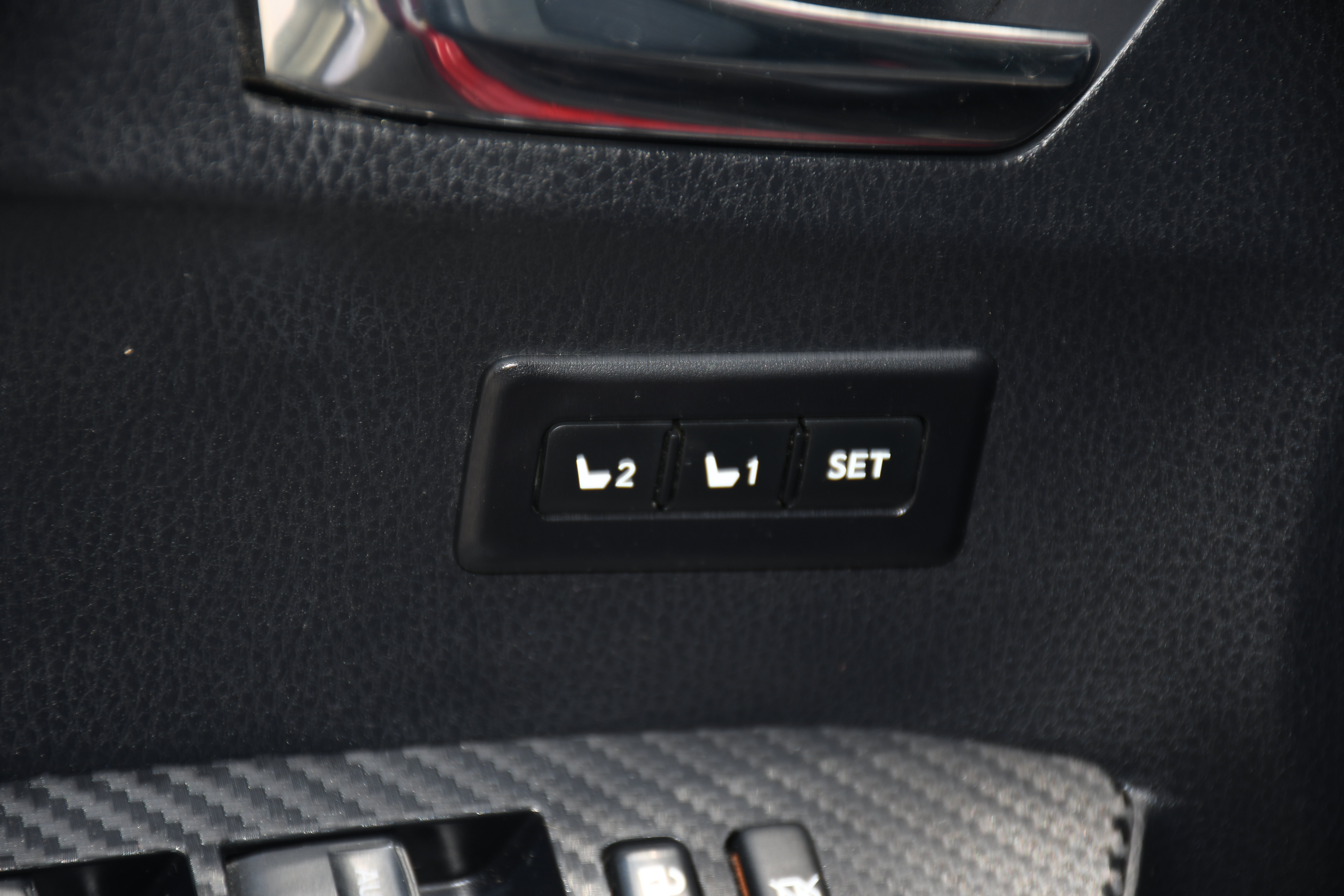 Used 2015 Toyota RAV4 Limited w/ Outdoor Package FWD image 12